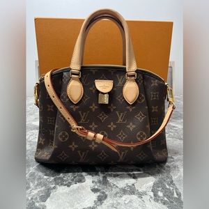 Beautiful and Excellent condition Louis Vuitton Rivoli mm bag